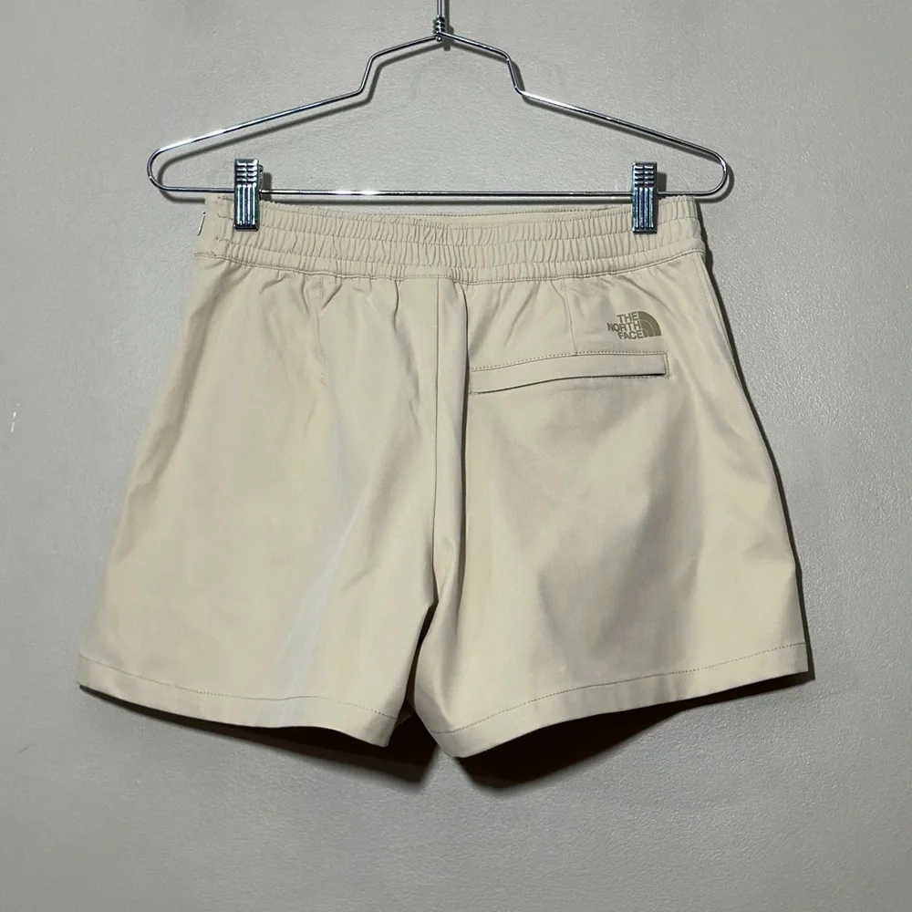 The North Face® || Woman’s Standard tan sports Shorts size 4